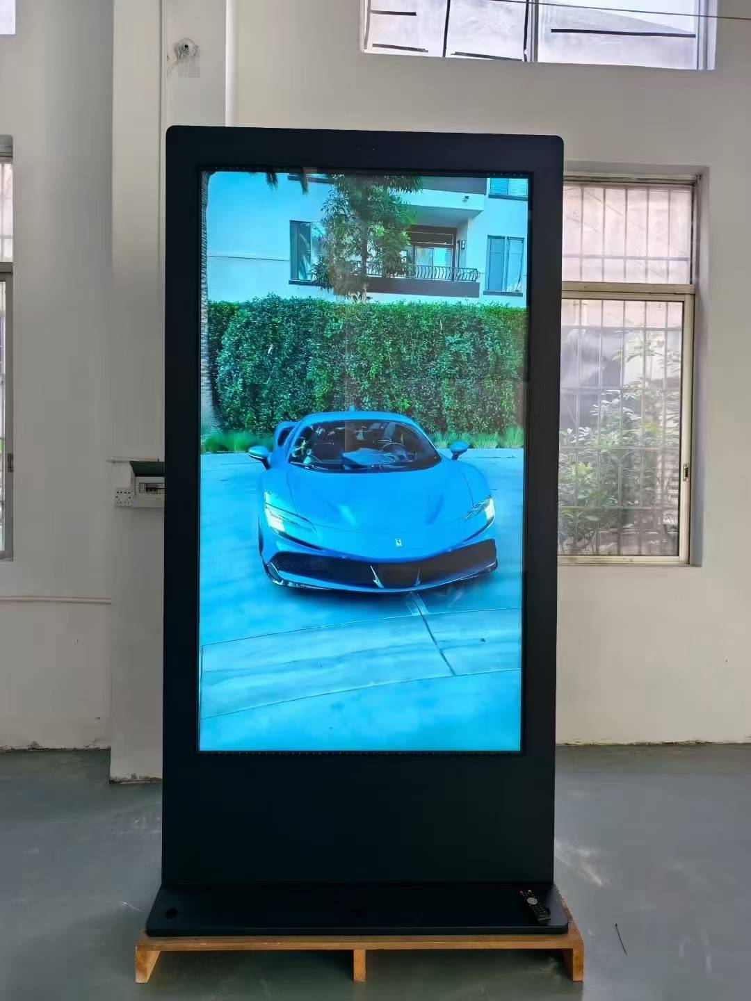 Outdoor 86 inch Floor standing 2500nits Kiosk 4K Digital Signage